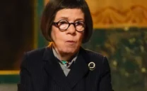 Linda Hunt Won an Oscar Playing a Man. Then She Became Hetty Lange.
