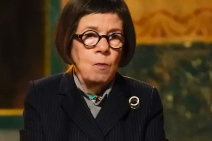 Linda Hunt Won an Oscar Playing a Man. Then She Became Hetty Lange.