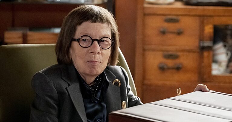 Linda Hunt Was 64 and Already an Oscar Winner When She Became Hetty Lange